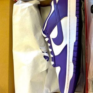 NIKE DUNKS LOW Sz 11.5
